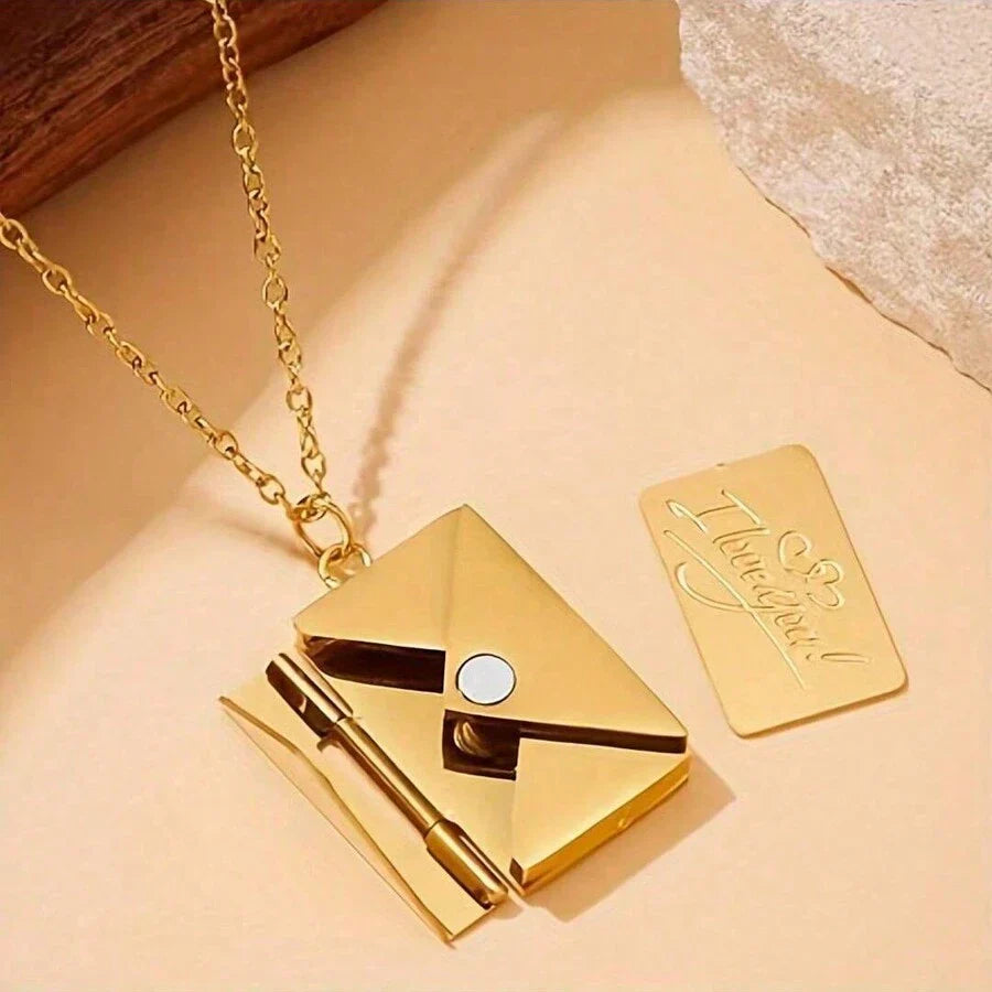 Collar de sobre con letra personalizada