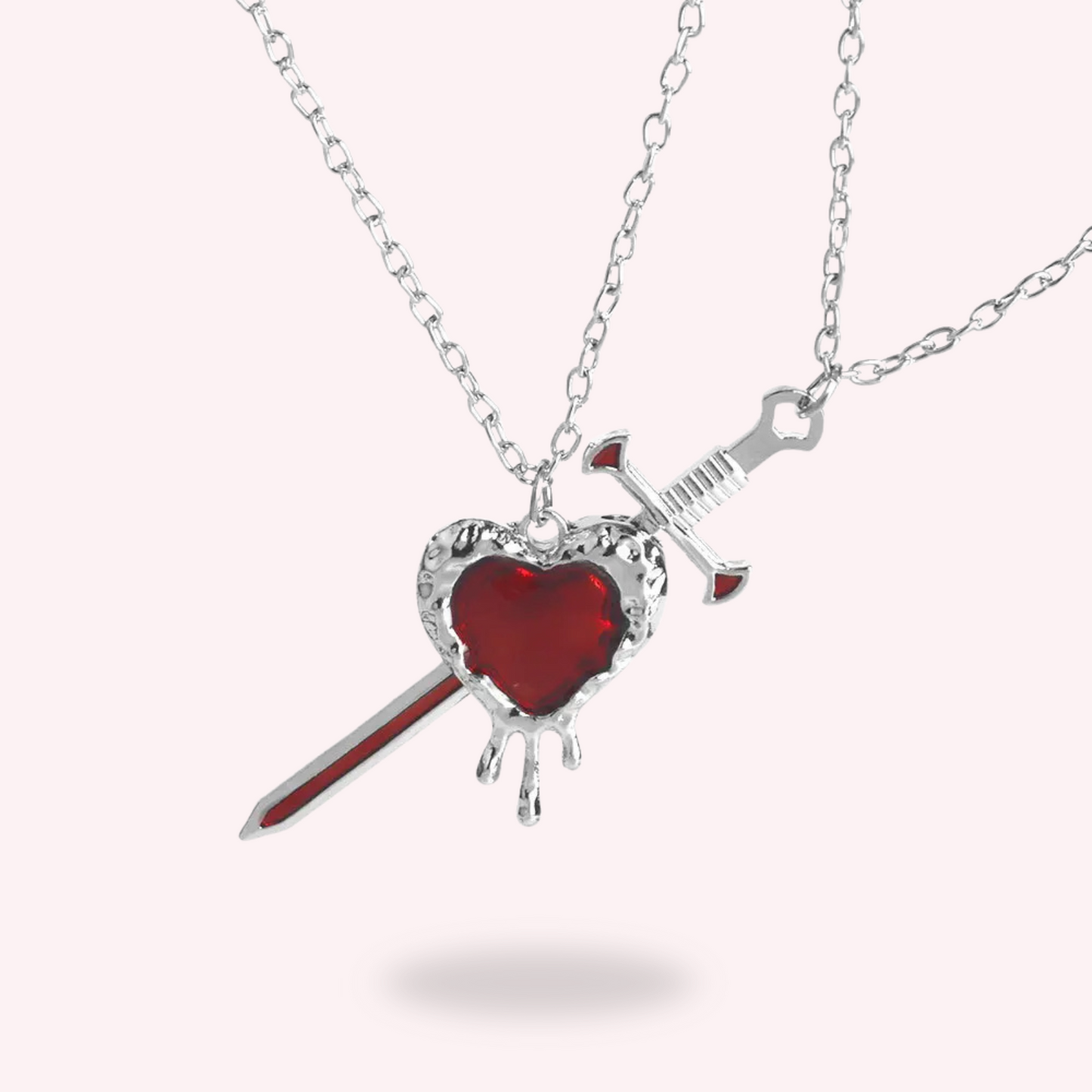 Conjunto de pareja: dos collares de corazón + espada