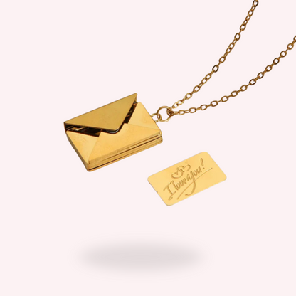 Collar de sobre con letra personalizada