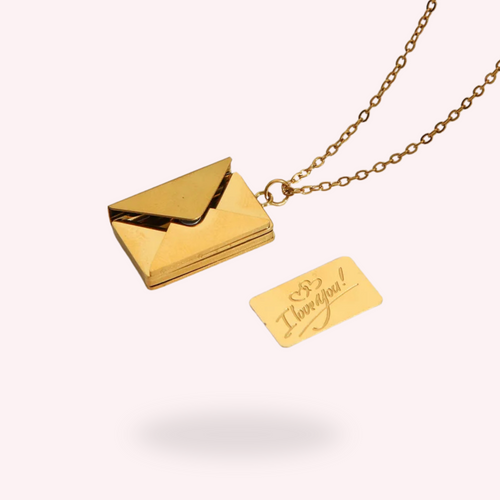 Collar de sobre con letra personalizada